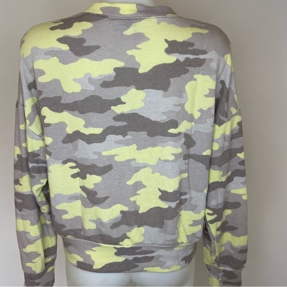 Evereve Peyton Jensen Neon Camo Soft Sweatshirt Women’s Size Small - Picture 3 of 12